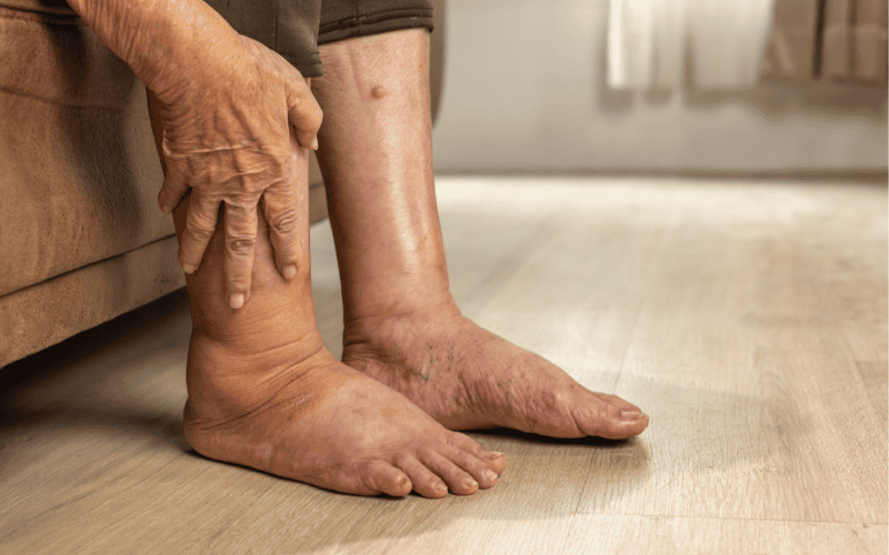 Kiểm tra chân sau buổi tập.png