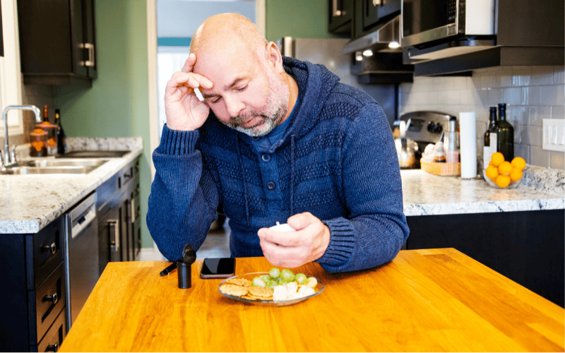 Naltrexone - Bupropion gây buồn nôn, tăng huyết áp.png