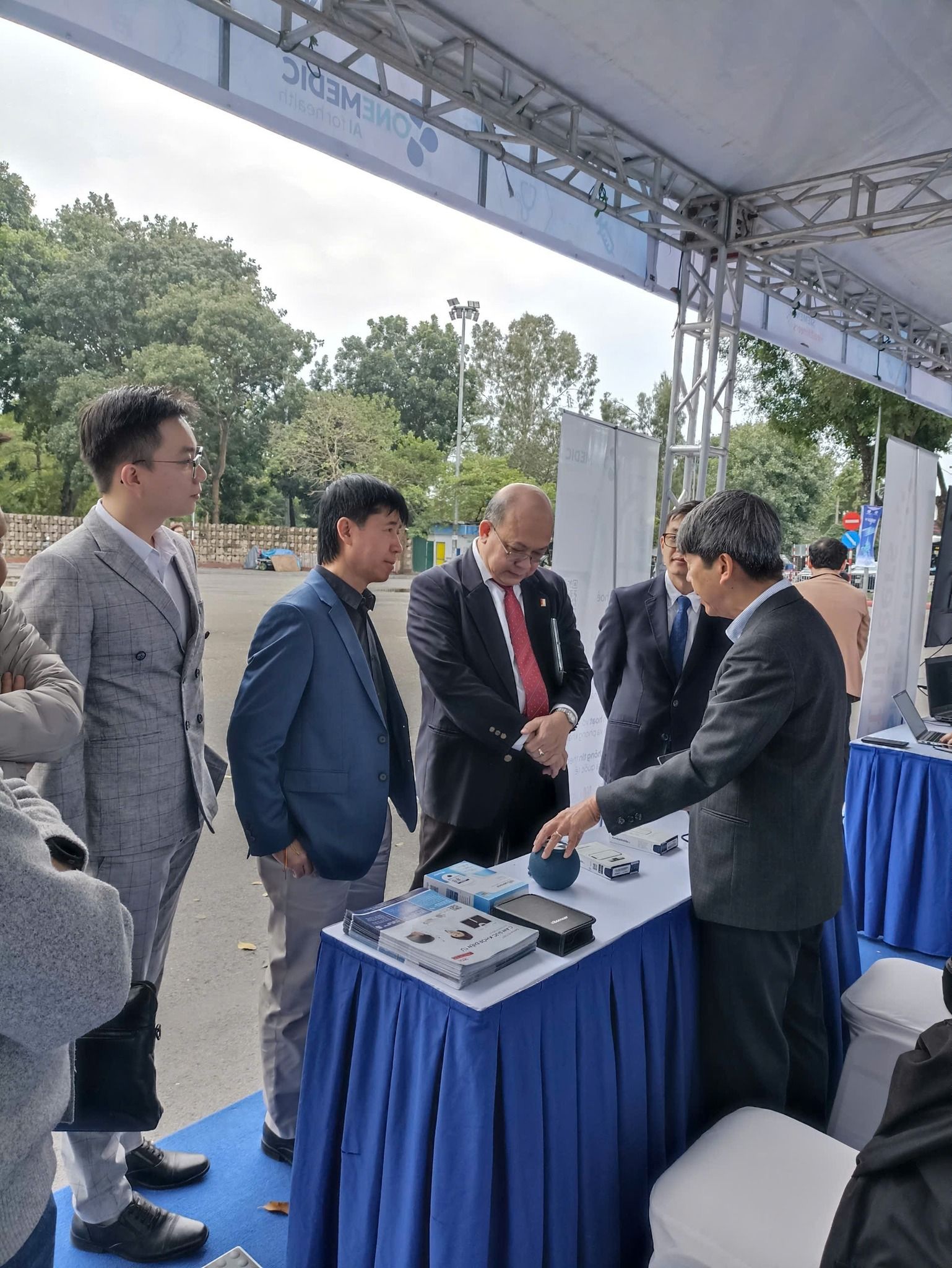 OneMedic tham gia sự kiện “Tiếp cận y tế toàn diện thông qua đổi mới sáng tạo trong y tế” (1).jpg