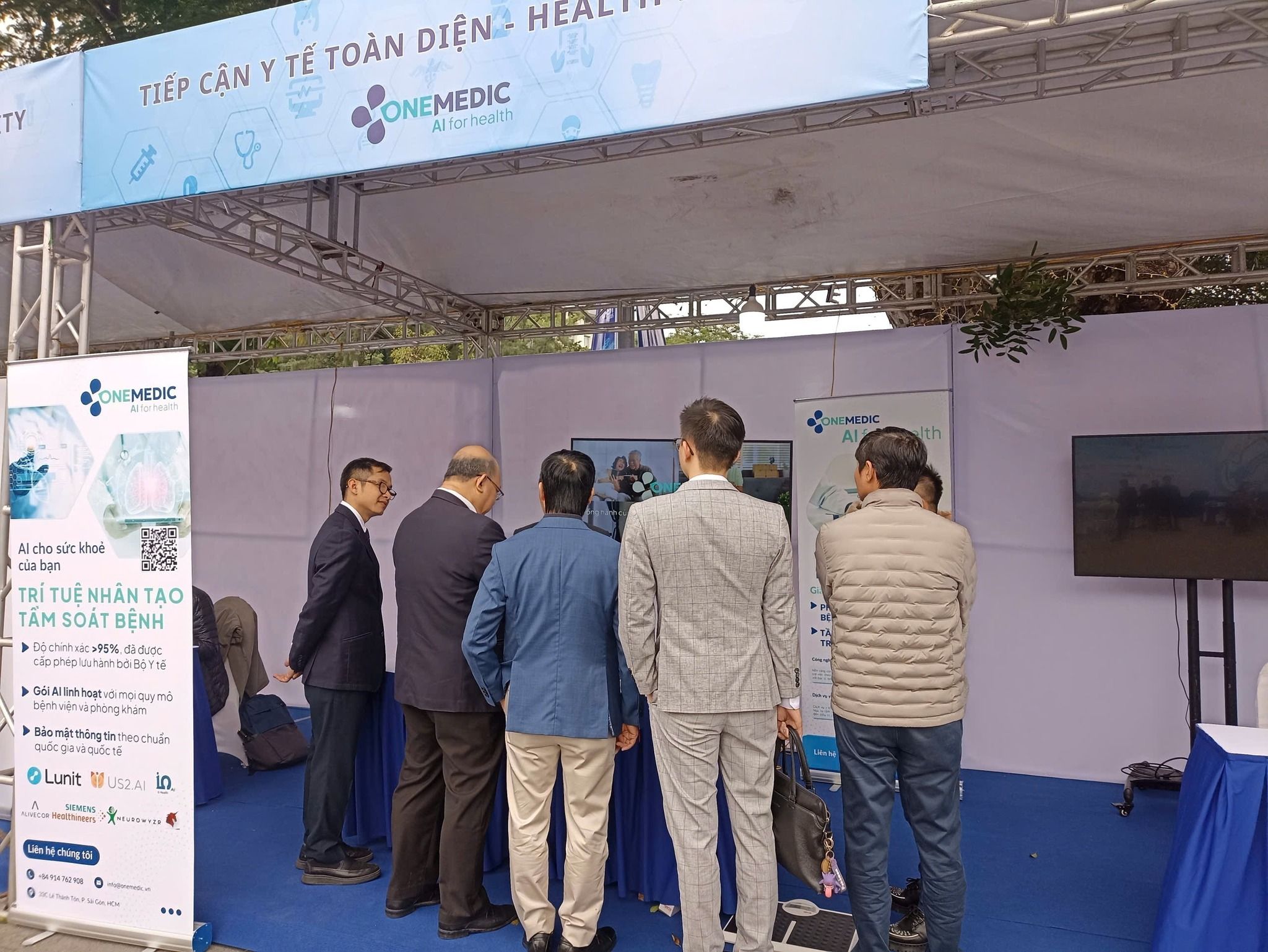 OneMedic tham gia sự kiện “Tiếp cận y tế toàn diện thông qua đổi mới sáng tạo trong y tế” (2).jpg