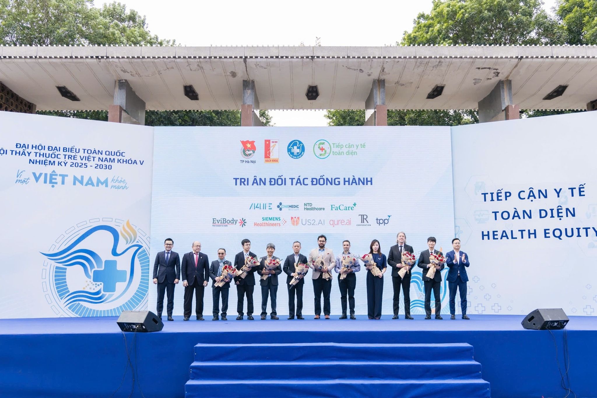 OneMedic tham gia sự kiện “Tiếp cận y tế toàn diện thông qua đổi mới sáng tạo trong y tế”.jpg